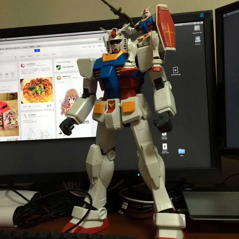 メガサイズモデルの肩にHGUCが乗る!